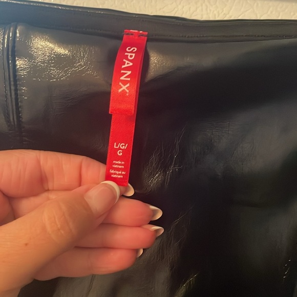 SPANX Size Large Shiny Black Legging Pants Like New - Picture 3 of 6